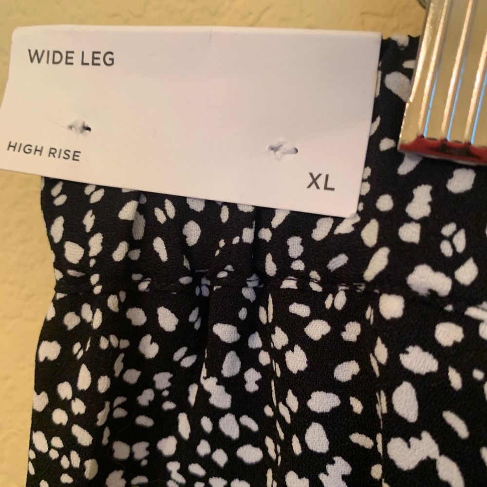 LOFT Monochrome Patterned Wide Leg Pants - Picture 3 of 6